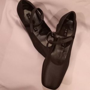 Nine West gray fabric with leather sole shoes